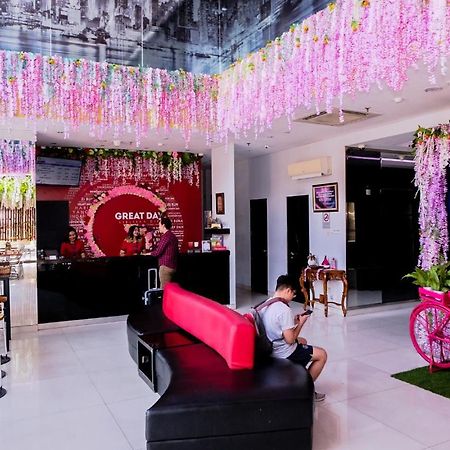 G Suites Hotel By Amithya Σουραμπάγια Εξωτερικό φωτογραφία