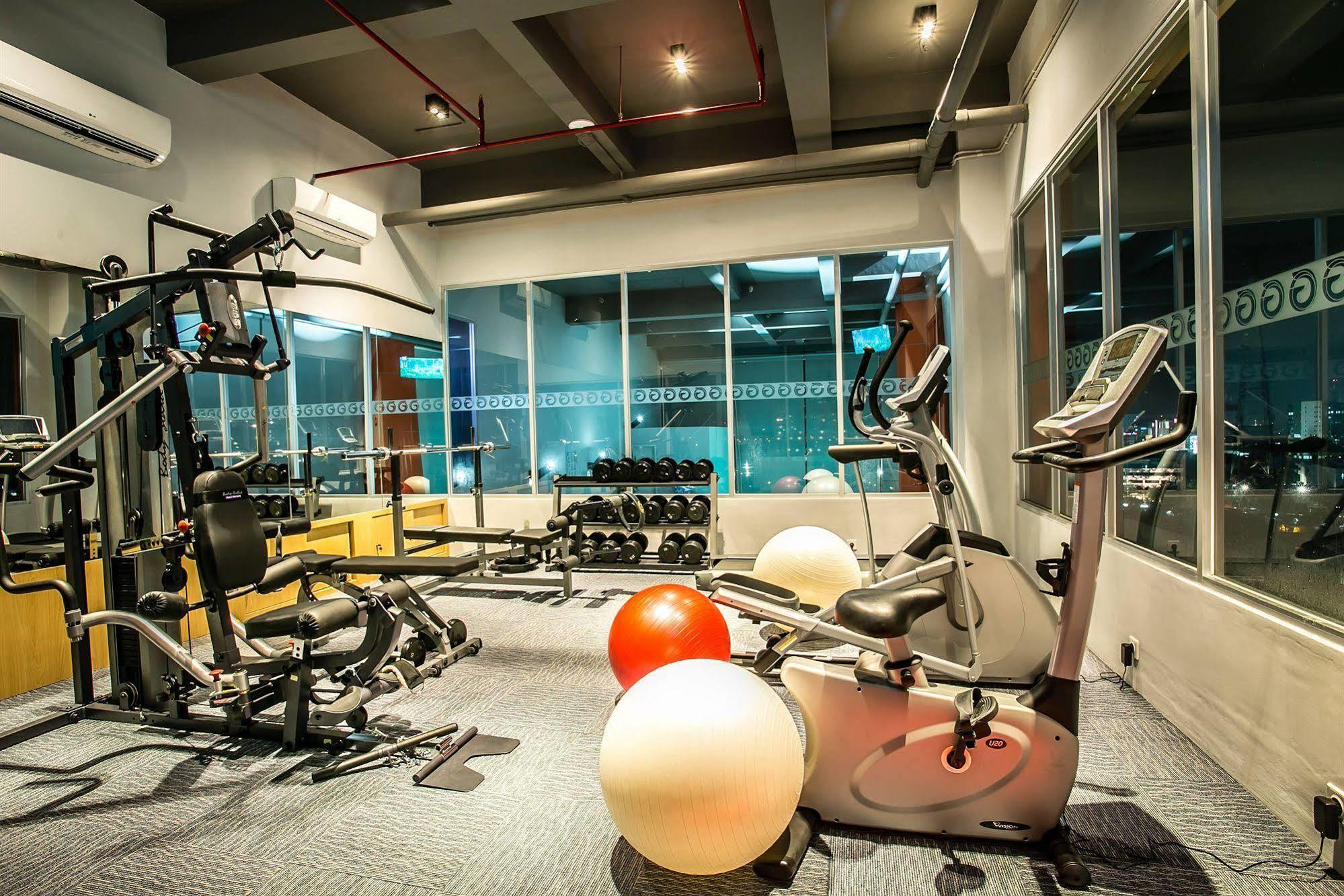 G Suites Hotel By Amithya Σουραμπάγια Εξωτερικό φωτογραφία